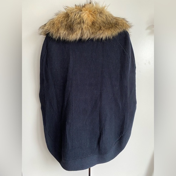 Knit sweater vest with faux fur collar - Picture 2 of 6